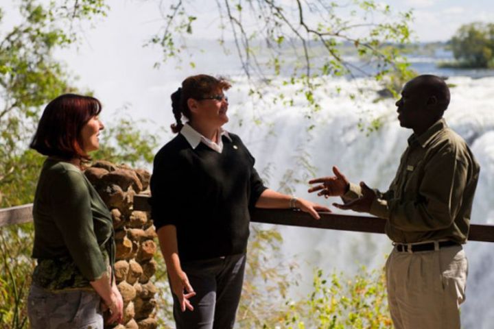 Guided-Tours-of-the-Victoria