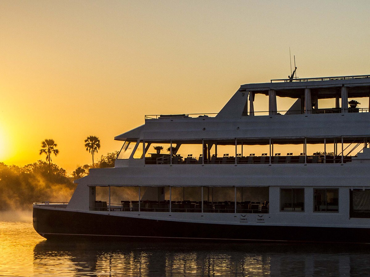 Zambezi-River-Cruise-at-Sunset