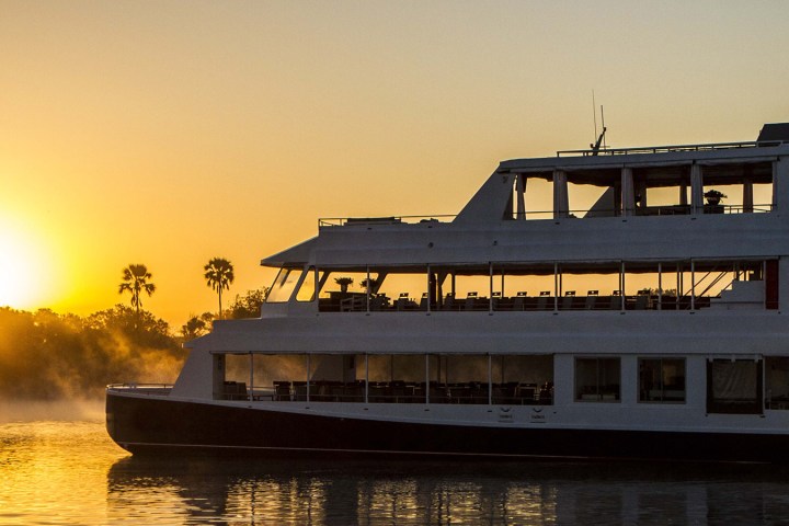 Zambezi-River-Cruise-at-Sunset