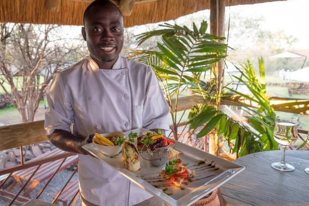 Zimbabwe-Restaurant-Server